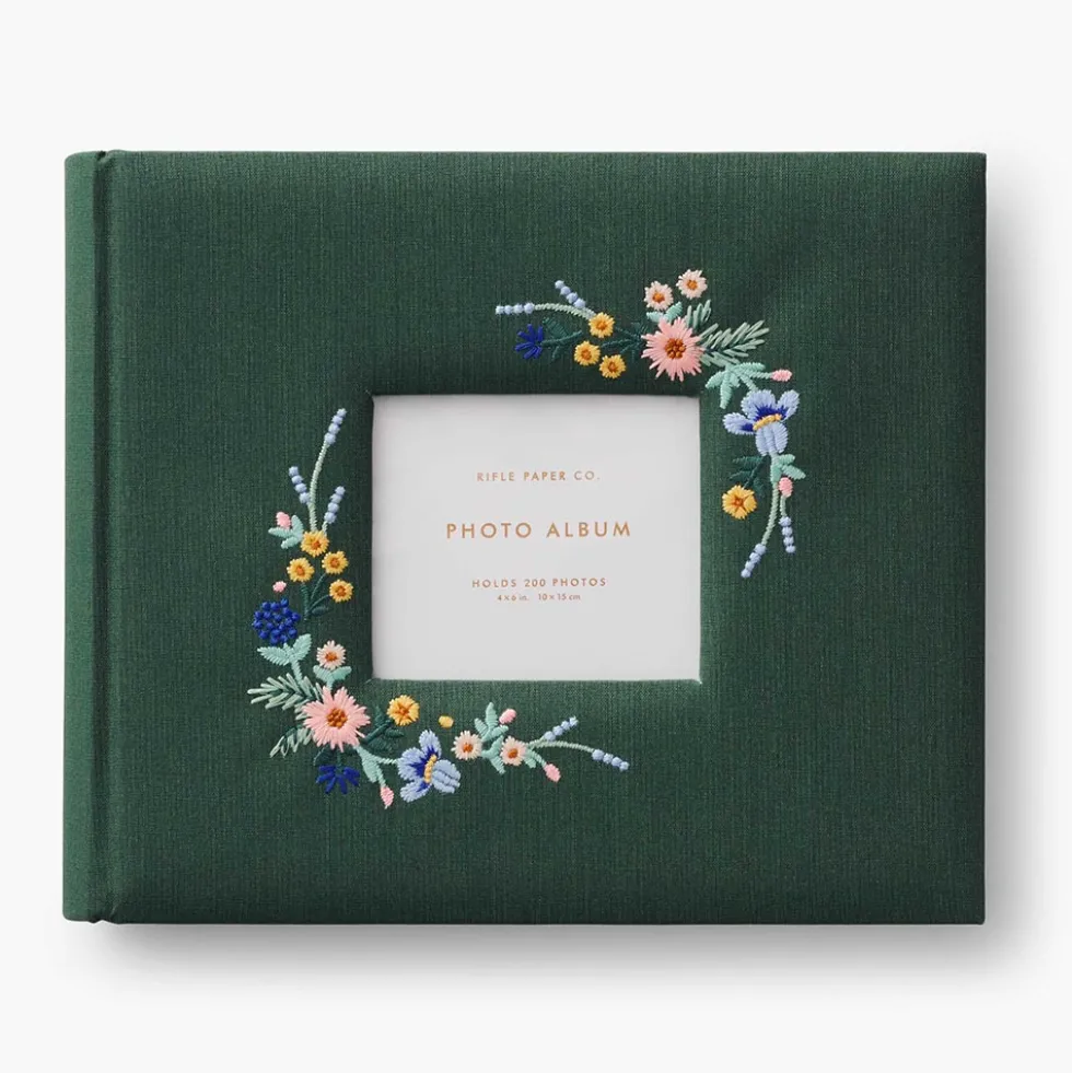 Álbum de fotos con cubierta bordada Menagerie - Rifle Paper co.